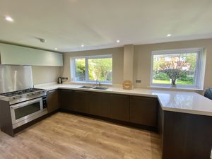 Family Dining Kitchen- click for photo gallery